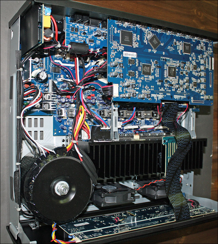 ARCAM_AVR550_inside5_750.jpg