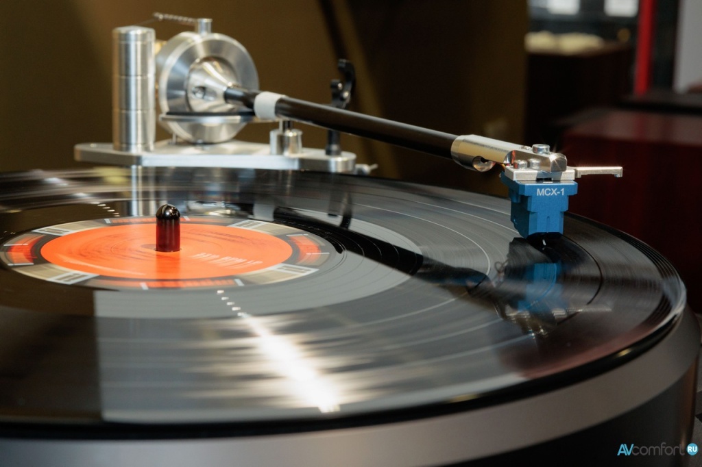 Проигрыватель винила Acoustic Signature Tornado Neo в AVComfort.ru