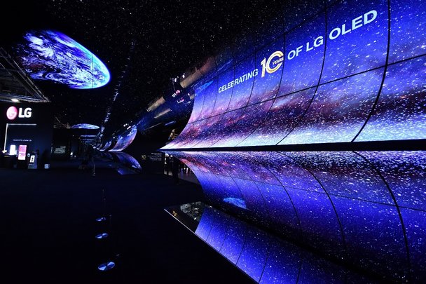 LG_OLED-Attractor-01.jpg