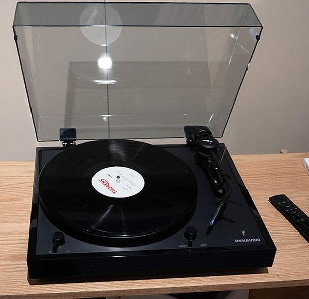 Dynaudio-x-Thorens-Turntable-Schallplatten-Spieler-von-1.jpg