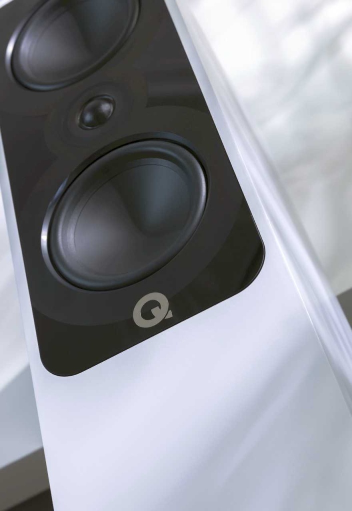 Q_Acoustics_5040_white_lifestyle.6.jpg