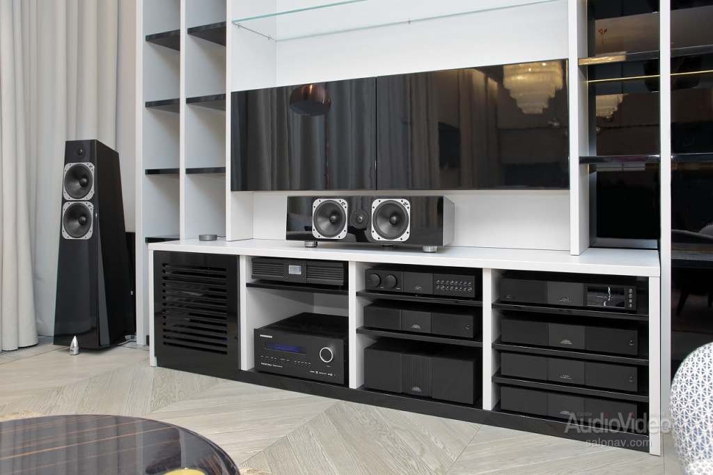 Naim_and_Totem_Acoustic_system_04.jpg