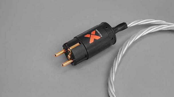 Axxess_Cable_POWER_MEDIUMCLOSE_GBG-min.jpg