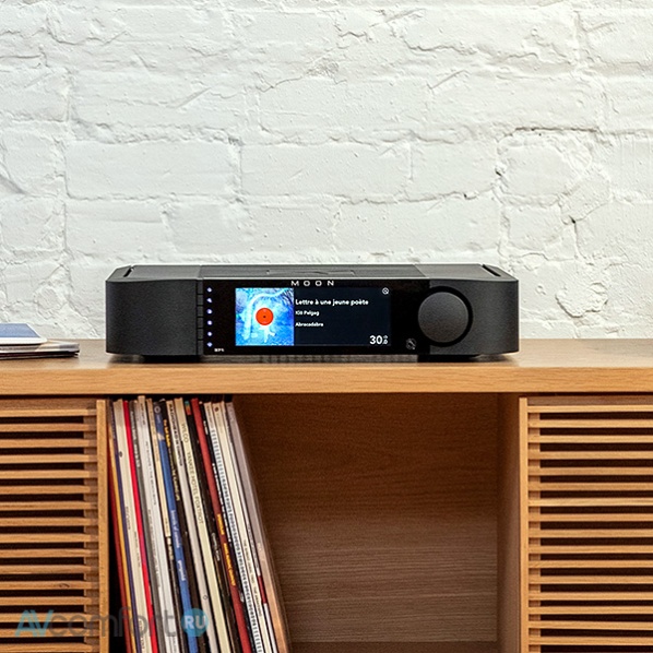 Moon by Simaudio Compass 371 Silver