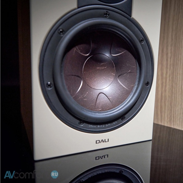 DALI Sonik 3 Walnut