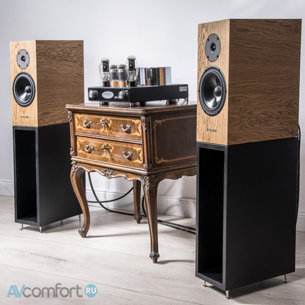 Pylon Audio Diamond Monitor 18 mkII Oak